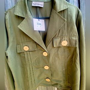 Olive Green, long sleeve w/elastic cuffs, golden shirt, finders keepers size M